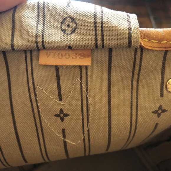 Authentic Louis Vuitton - Picture 5 of 8